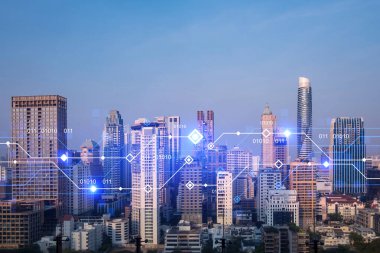 Parlak teknolojik süreç hologramı, gün batımında Bangkok 'un havadan panoramik manzarası. Asya 'daki en büyük yenilikçi teknoloji merkezi. Çoklu pozlama.