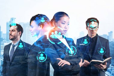 İş amaçlarına ulaşmak için sosyal medya pazarlama stratejisi üzerinde çalışan bir grup SMM uzmanı. Kuala Lumpur arkaplanı üzerinde hologram simgeleri.
