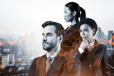 Takım elbiseli bir grup iş arkadaşı çok uluslu kurumsal ekibin bir parçası olarak fonda ticari strateji tahmininde bulunuyorlar. Eski çizelge. Kuala Lumpur arka planda. Çift pozlama