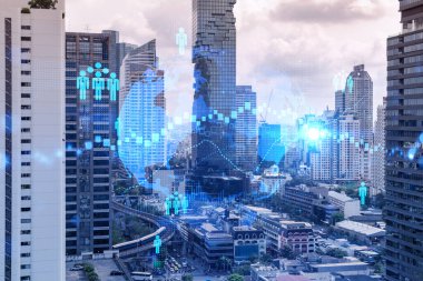 Sosyal medya hologramlarını Bangkok, Asya 'nın Panorama şehri manzarasına yansıtıyor. İnsanların ağ kurma ve bağlantı kurma kavramı. Çift pozlama.