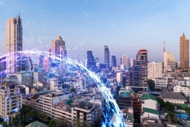 Soyut teknoloji hologramları Bangkok, Asya 'nın panorama şehri görüntüsü üzerinde simgeler. İnsanların ağ kurma ve bağlantı kurma kavramı. Çift pozlama.