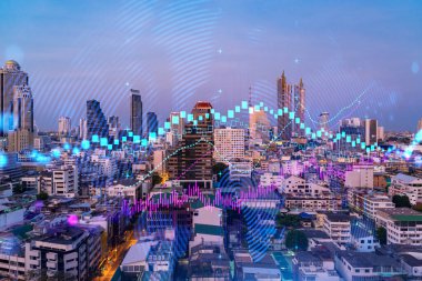 Işık saçan FOREX grafik hologramı, gün batımında Bangkok 'un panoramik şehir manzarası. Asya 'da hisse ve tahvil ticareti. Fon yönetimi kavramı. Çift pozlama.