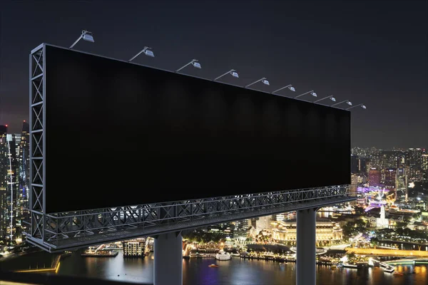 Panneau d'affichage noir vierge avec fond de paysage urbain de Singapour la nuit. Affiche publicitaire, maquette, rendu 3D. Vue latérale. Le concept de communication marketing pour vendre l'idée. — Photo