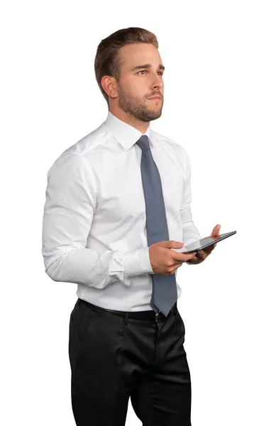 Geschäftsmann in Hemd und Krawatte mit Tablet vor weißem Hintergrund — Stockfoto