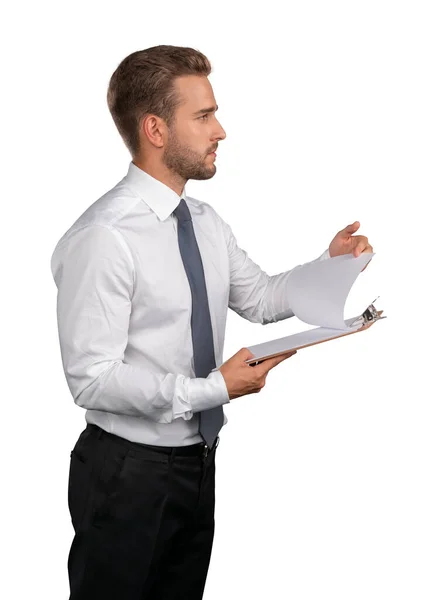 Geschäftsmann in weißem Hemd und Krawatte mit Klemmbrett isoliert über weißem Hintergrund — Stockfoto
