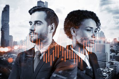 MBA mezuniyetinden sonra çok uluslu şirket takımındaki iki meslektaş kariyer fırsatları hayal ediyor. Şirket finans fonunda ticaret. Eski çizelge. Bangkok arka planda. Çift pozlama.