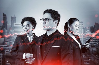 Takım elbiseli bir grup iş arkadaşı çok uluslu kurumsal ekibin bir parçası olarak fonda ticari strateji tahmininde bulunuyorlar. Eski çizelge. Bangkok arka planda. Çift pozlama