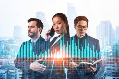 Takım elbiseli bir grup iş arkadaşı çok uluslu kurumsal ekibin bir parçası olarak fonda ticari strateji tahmininde bulunuyorlar. Eski çizelge. Bangkok arka planda. Çift pozlama