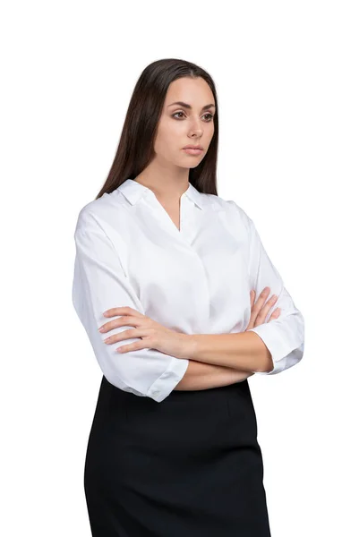 Mujer de negocios en camisa y falda brazos cruzados aislados sobre fondo blanco — Foto de Stock