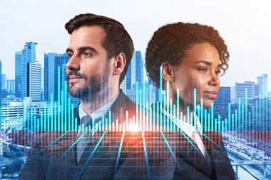 MBA mezuniyetinden sonra çok uluslu şirket takımındaki iki meslektaş kariyer fırsatları hayal ediyor. Şirket finans fonunda ticaret. Eski çizelge. Kuala Lumpur. Çift pozlama.