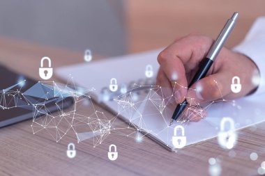 Bir programcı, müşterilerinin siber güvenliği bilgisayar korsanlarının saldırılarından korumak ve müşterilerinin gizli verilerini kaydetmek için ihtiyaç duydukları notları alıyor. Hologram simgelerini daktilo eden ellerin üzerine kilitle. Resmi giysi