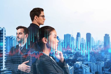 Takım elbiseli bir grup iş arkadaşı çok uluslu kurumsal ekibin bir parçası olarak fonda ticari strateji tahmininde bulunuyorlar. Eski çizelge. Bangkok arka planda. Çift pozlama