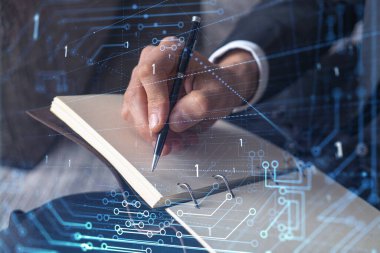 Dünyayı değiştirecek ve tamamen yeni bir hizmet sağlayacak yenilikçi bir yazılım yaratmak için fikirler yazan eller. Yakın çekim. Hologram teknik grafikleri. Dev takım kavramı. Resmi giysi.