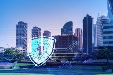 Panoramik manzaralı gökdelenler. Dubai Emirliğinin başkentinin modern şehri. Finansal hizmetler merkezi. Bilgi güvenliği kavramı. Kilit simgesi. Çift pozlama.