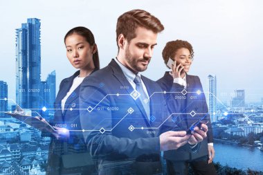 Ticarette muazzam bir büyüme elde etmek için iş dünyasındaki bir grup iş arkadaşı teknoloji üzerinde çalışıyor. Aktarımları yönetmek için dünya çapında işlem.