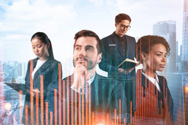 Yeni risk sermayesi ve yüksek teknoloji üzerinde çalışan bir grup iş arkadaşı riskleri tahmin etmeye ve olası kazanç artışlarını tahmin etmeye çalışıyor. Singapur arkaplanının hologram şeması.