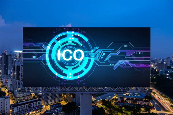 ICO hologram ikona na billboardu nad panorama města pohled Kuala Lumpur v noci. KL je centrem projektů blockchain v Malajsii v Asii. Koncept počáteční nabídky mincí, decentralizované finance — Stock fotografie