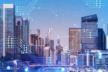 Şehir merkezindeki Dubai gökdelenleri. Uluslararası ticaret ve finansal hizmetler merkezi. Teknoloji teması hologramı simgeler, büyük veri kavramı. Çifte maruziyet. Dubai Kanalı Rıhtımı.