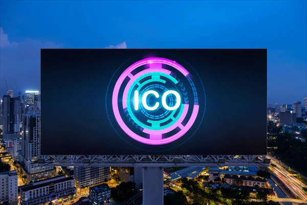 ICO hologram ikona na billboardu nad panorama města pohled Kuala Lumpur v noci. KL je centrem projektů blockchain v Malajsii v Asii. Koncept počáteční nabídky mincí, decentralizované finance — Stock fotografie