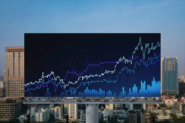 Glödande FOREX grafhologram på affischtavla, antenn panoramautsikt stadsbild i Bangkok vid solnedgången. Aktie- och obligationshandel i Sydostasien. Begreppet fondförvaltning. — Stockfoto