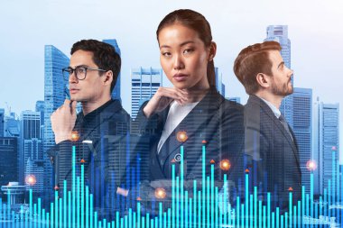 Yeni risk sermayesi ve yüksek teknoloji üzerinde çalışan bir grup iş arkadaşı riskleri tahmin etmeye ve olası kazanç artışlarını tahmin etmeye çalışıyor. Singapur arkaplanının hologram şeması.