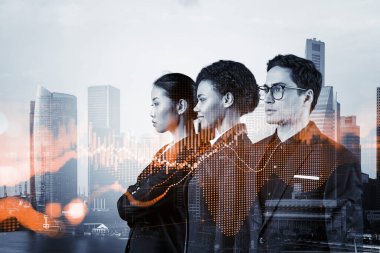 Yeni risk sermayesi ve yüksek teknoloji üzerinde çalışan bir grup iş arkadaşı riskleri tahmin etmeye ve olası kazanç artışlarını tahmin etmeye çalışıyor. Singapur arkaplanının hologram şeması.