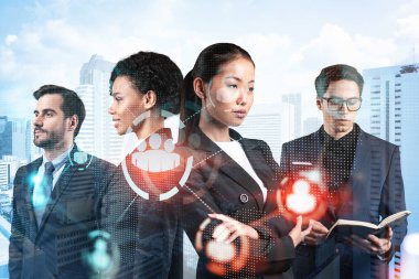 İş amaçlarına ulaşmak için sosyal medya pazarlama stratejisi üzerinde çalışan bir grup SMM uzmanı. Bangkok arkaplanı üzerinde hologram simgeleri.