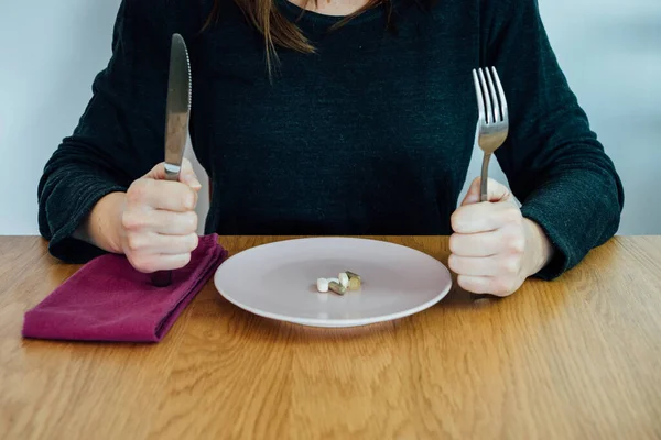 Quella Donna Sta Mangiando Pillole Droghe Concetto Cibo Sano Dieta — Foto Stock