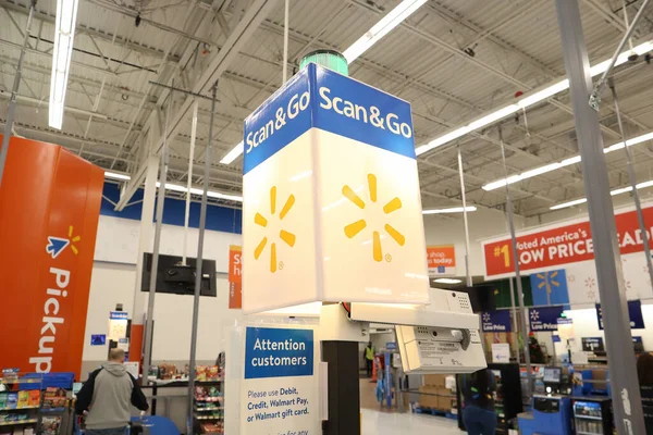 Columbus Ohio Noviembre 2020 Walmart Scan Kiosk — Foto de Stock
