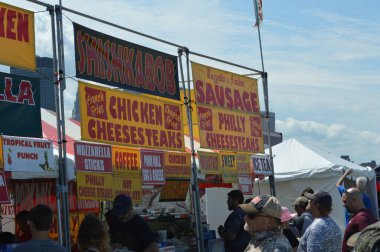 Cleveland, OH-USA 31 Ağustos 2019 Cleveland Ulusal Hava Gösterisi. Yiyecek tedarikçileri, Air Show müşterilerine yiyecek ve içecek sağlıyor..