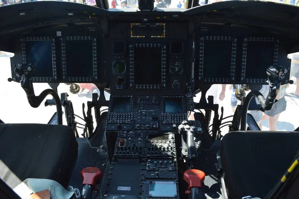 2019年8月31日 オハイオ州クリーブランド 47チヌーク軍用貨物航空機を搭載したクリーブランド国立航空ショー ここに示されているコックピット — ストック写真