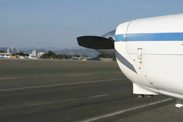 Santa Monica Usa July 2010 Twin Engine Plane Runway Santa — Stock Photo, Image