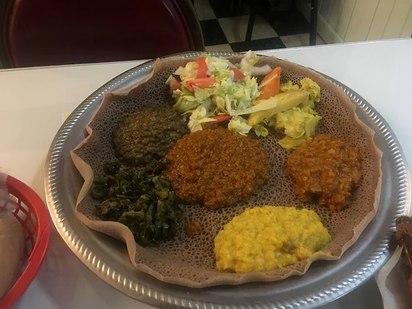 コロンバスオハイオ2020年12月5日エチオピア料理 — ストック写真
