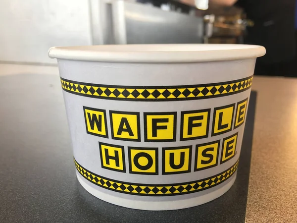 Columbus Οχάιο Δεκεμβρίου 2020 Waffle House Εξυπηρετούν Κύπελλο Τους Εργαζόμενους — Φωτογραφία Αρχείου