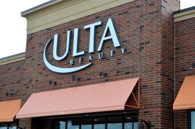 Columbus, OH July 2017: Ulta Salon, Kozmetik ve Parfüm Perakende Bölümü. Ulta Güzellik Ürünleri Sağlıyor.