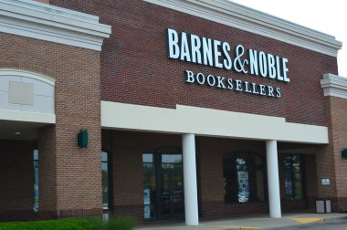 Columbus, OH - Temmuz 2017 Barnes ve Noble Booksellers. Ülke çapında 700 'den fazla mağazası olan Barnes ve Noble Inc., ABD' deki en büyük kitap perakendecisi..