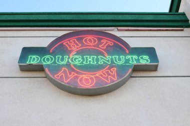 Burbank CA 29 Ekim 2020 Krispy Kreme Sıcak Donutları Şimdi imzala.