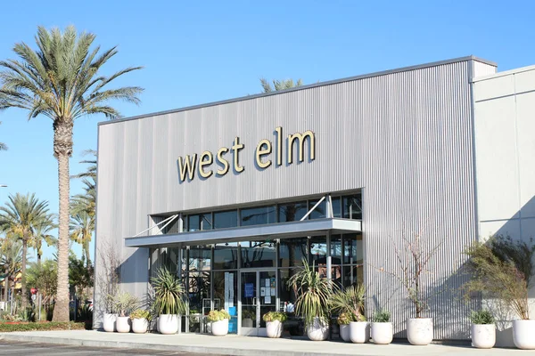 Burbank CA 29 Ekim 2020 Batı Elm Mobilya Mağazası