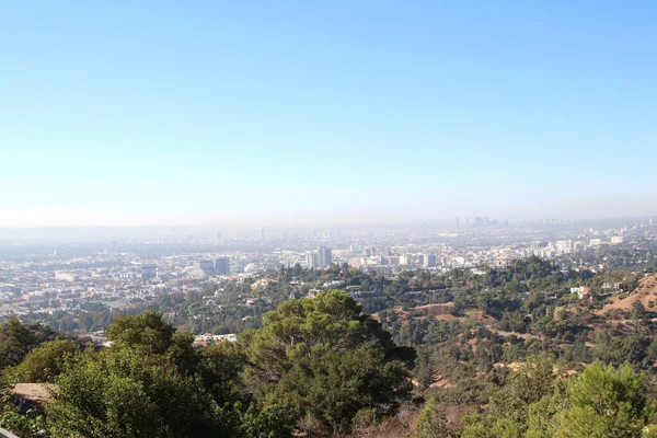 2011年7月至2011年7月 洛杉矶天际线从好莱坞山的有利位置出发 — 图库照片