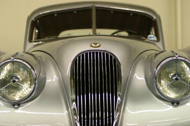 Los Angeles, CA 10 Ağustos 2012: Vintage Jaguar sergileniyor.