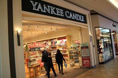 Yankee Candle Company, Amerikalı kokulu mumlar, şamdanlar, aksesuarlar ve yemek takımı üreticisi.