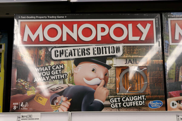 Колумбус Огайо Декабрь 16, 2020 Hasbro Monopoly Board Game Cheaters Edition.