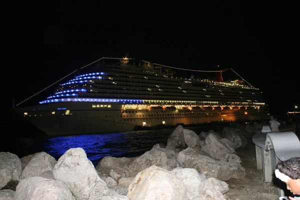 Curacao Eiland Augustus 2014 Carnaval Breeze Schip Aangemeerd Haven Nachts — Stockfoto