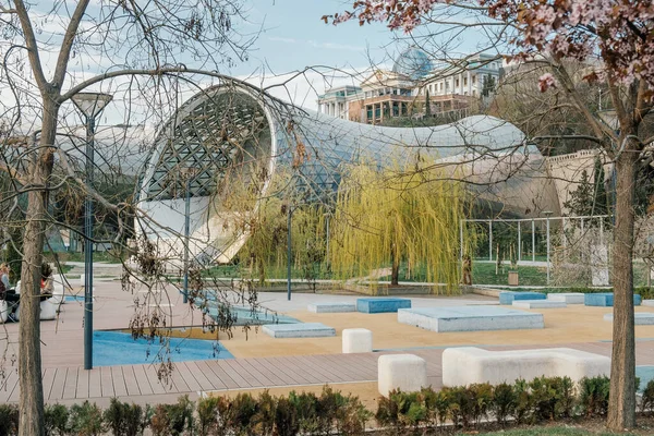 Tiflis, Georgia, 03.26.2018. Rike Park 'taki müzikal tiyatro binası. modern mimari.