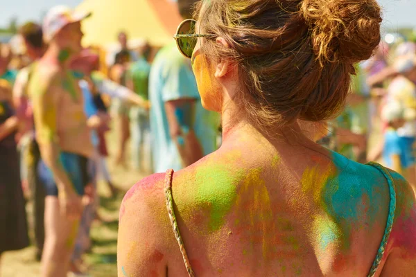 Graceful Back Girl Glasses Stained Paints Festival Holi Colors Backdrop — Stock Photo, Image