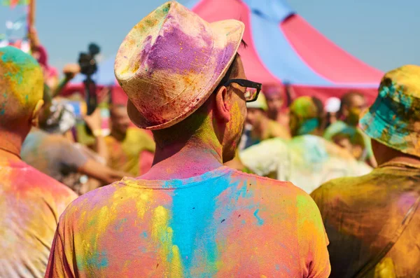 Man Back Hat Glasses Soiled Blue Red Orange Yellow Other — Stock Photo, Image