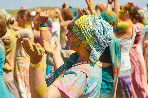 Crowd People Raise Palms Holi Festival Colors — Stock Photo, Image