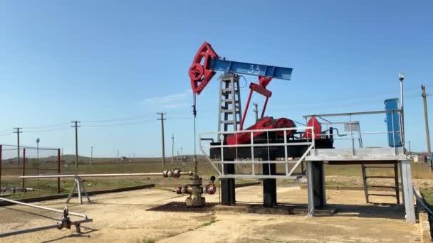 Equipamento Indústria Petrolífera Extração Petróleo Bomba Jack Extraindo Petróleo Bruto — Vídeo de Stock