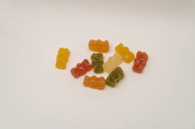 Ayı şeklinde çok renkli şeker jelibonları.