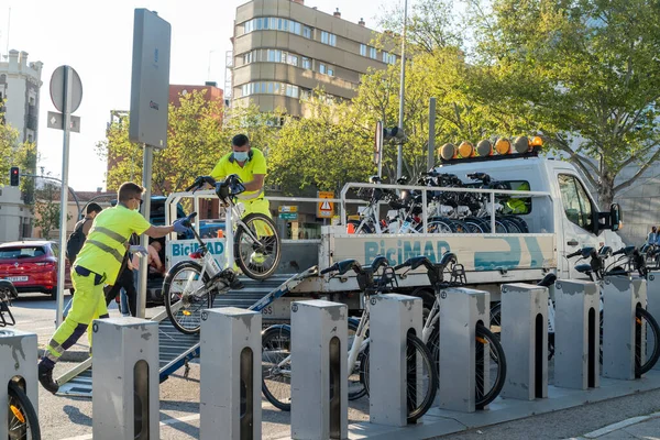 Madrid Spanyol April 2021 Parkir Untuk Sepeda Sewaan Layanan Bicimad — Stok Foto